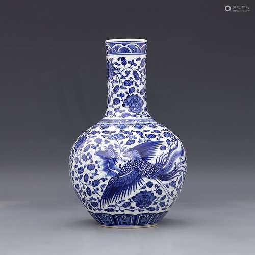 A Chinese Blue and White Dragon&phoenix Pattern Porcelain Vase