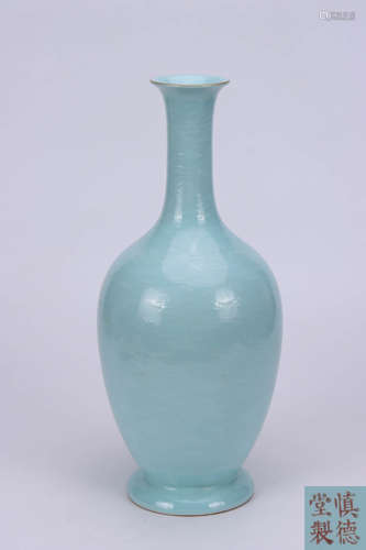 A Chinese viridis Glazed Porcelain Flask