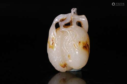 A Chinese Hetian Jade Carved litchi Ornament