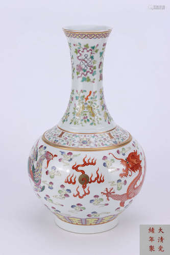 A Chinese Famille Rose Gild  Dragon&phoenix Pattern Porcelain Vase