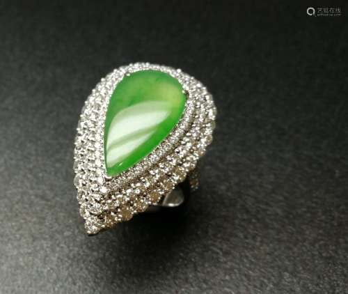 An 18K White Gold Icy Jadeite Ring Embeded Diamond, Class A