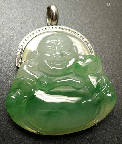 An 18K White Gold Icy Jadeite Pendant Embeded Diamond, Class A