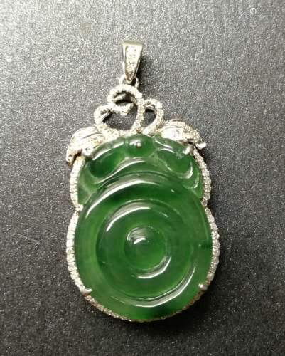 An 18K White Gold Jadeite Pendant Embeded Diamond, Class A