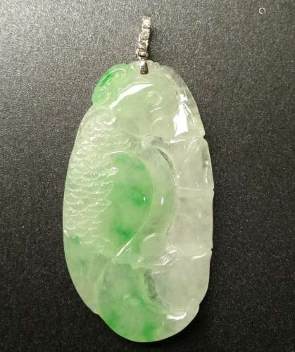 An 18K White Gold Icy Jadeite Pendant Embeded Diamond, Class A