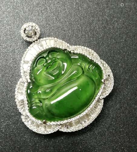 An 18K White Gold Waxy Jadeite Pendant Embeded Diamond, Class A