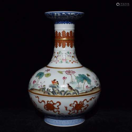 A Chinese Famille Rose Vase With Golden In Line Bird Patterns