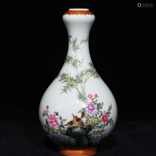 A Chinese Famille Rose Porcelain Vase Of Floral&Bird
