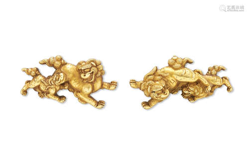 A Goto-school pair of gold menuki Attributed to Goto Kenjo (1586-1663) Edo period (1615-1868), 17th century