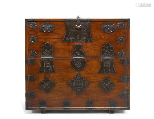 a Bandaji (A wood chest) Joseon dynasty (1392-1897), 19th century