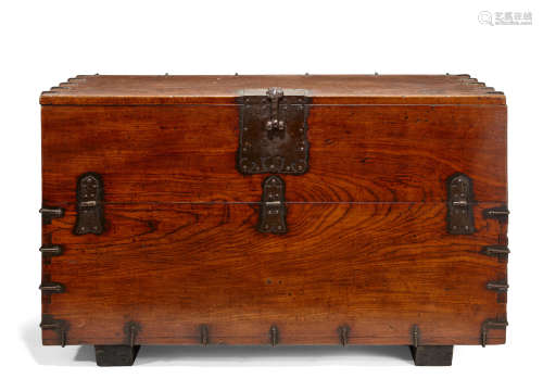 A bandaji (wood chest) Joseon dynasty (1392-1897), 19th century