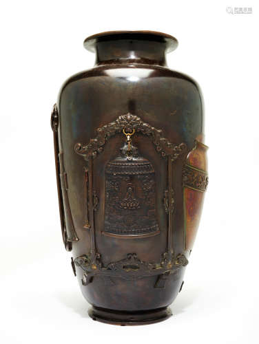 Genryusai Seiya (active circa 1900) A large and impressive bronze vase Meii era (1868-1912), circa 1900