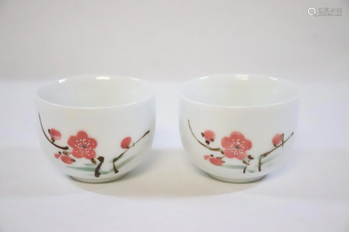 Pair wucai porcelain tea cups