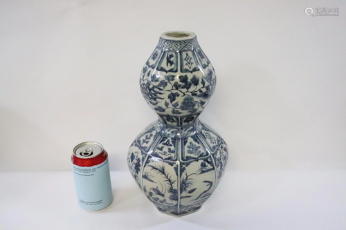 Chinese blue and white gourd shape vase