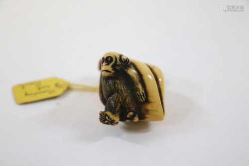 Japanese bone carved netsuke