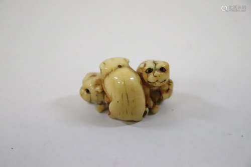 Japanese bone carved netsuke 