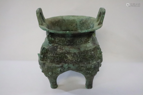 Chinese archaic style tripod ding