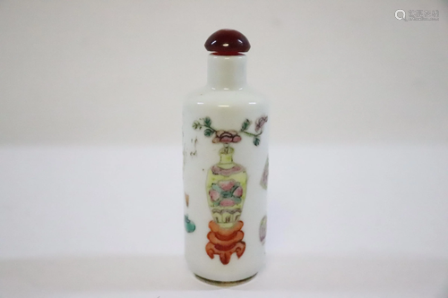 Chinese vintage famille rose porcelain snuff bottle