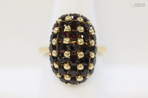 A beautiful 18K Y/G ring set with garnet