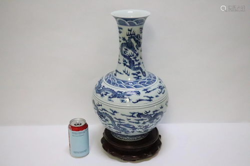 Chinese blue and white porcelain vase