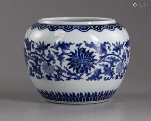 A CHINESE BLUE AND WHITE 'LOTUS' SCROLL JAR, QING …