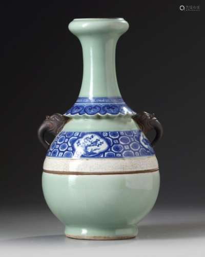 A CHINESE BLUE AND WHITE CELADON VASE, 19TH 20TH C…