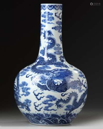 A CHINESE BLUE AND WHITE BOTTLE VASE, 19TH 20TH CE…