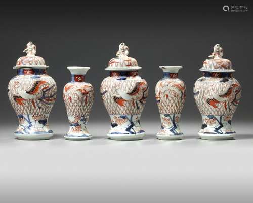 A JAPANESE FIVE PIECE IMARI GARNITURE