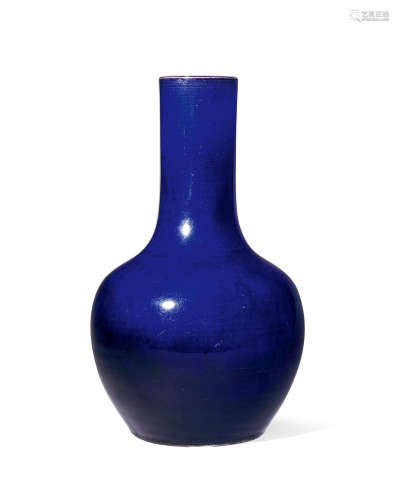 清乾隆 茄皮紫釉天球瓶