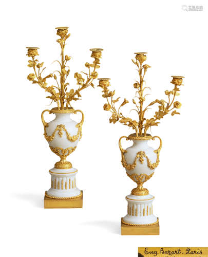 约1900年 法国 路易十六样式 铜鎏金装饰雪花膏石三头烛台 （一对）