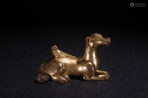 A Chinese Gilt Bronze Paperweight Of Dog Shaping