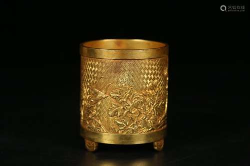 A Chinese Gilt Bronze Brush Pot Of Figures Carving