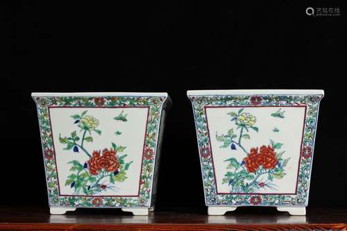 Pair Of Chinese Porcelain 