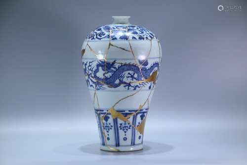 A Chinese Porcelain Blue And White Meiping Vase Of Dragon&Phoenix