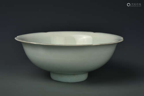 A QINGBAI LOBED BOWL SONG DYNASTY