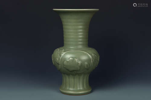 A LONGQUAN VASE SONG DYNASTY