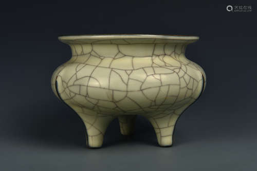 A GE TRIPOD CENSER SONG DYNASTY