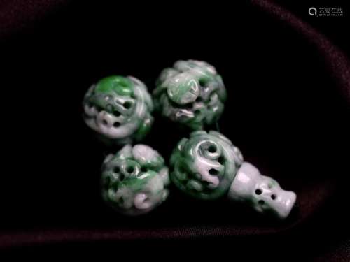 A SET OF RETICULATED JADEITE BEADS
