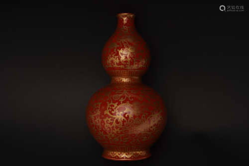 CORAL RED AND GILT GOURD SHAPED VASE QIANLONG PERIOD