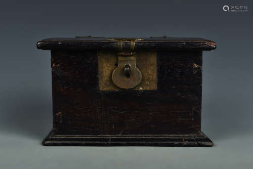 A ROSEWOOD CARBINET QING DYNASTY