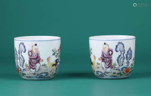 QIANLONG MARK, PAIR OF CHINESE BLUE & WHITE FAMILLE ROSE CUP
