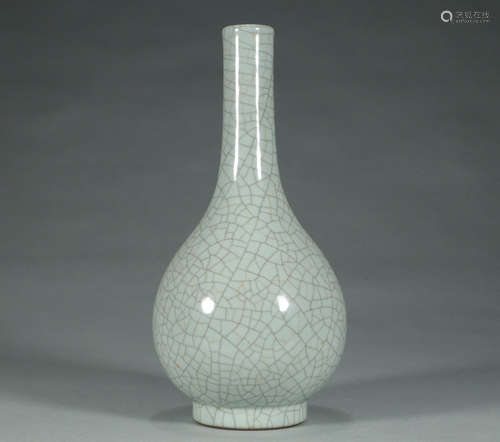 QIANLONG MARK, CHINESE BLUE & WHITE VASE