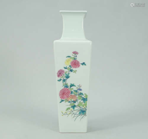 QIANLONG MARK, CHINESE FAMILLE ROSE SQUARED VASE