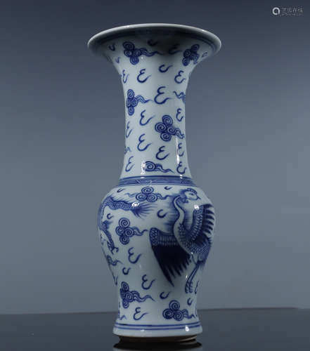 CHINESE BLUE & WHITE VASE