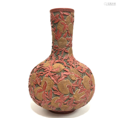 CHINESE PORCELAIN VASE