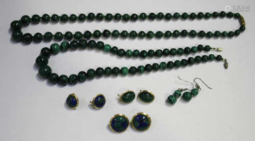 Three pairs of gold mounted malachite earclips, detailed '14K 585', two single row necklaces of