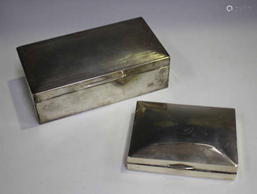 A George V silver rectangular cigarette box, the hinged lid with engine turned decoration,