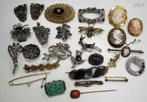 Twenty-four bar brooches and pins, including four cameos and a vari-coloured agate brooch,