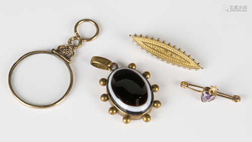 A late Victorian 9ct gold oval brooch, decorated with a beaded border, Chester 1896, width 4.4cm,