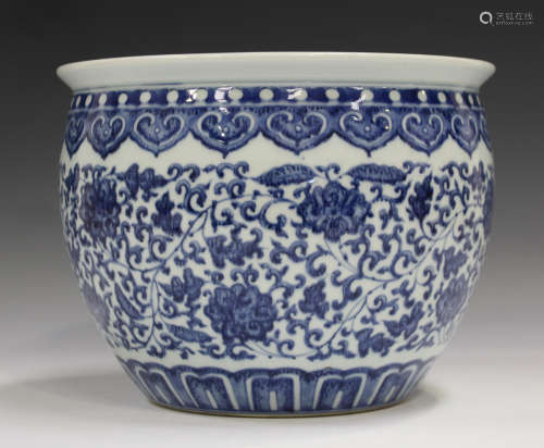 A Chinese blue and white porcelain jardinière, Qianlong style but probably 20th century, the body