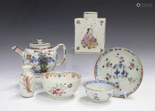A small group of Chinese porcelain, 18th century and later, including a famille rose rectangular tea
